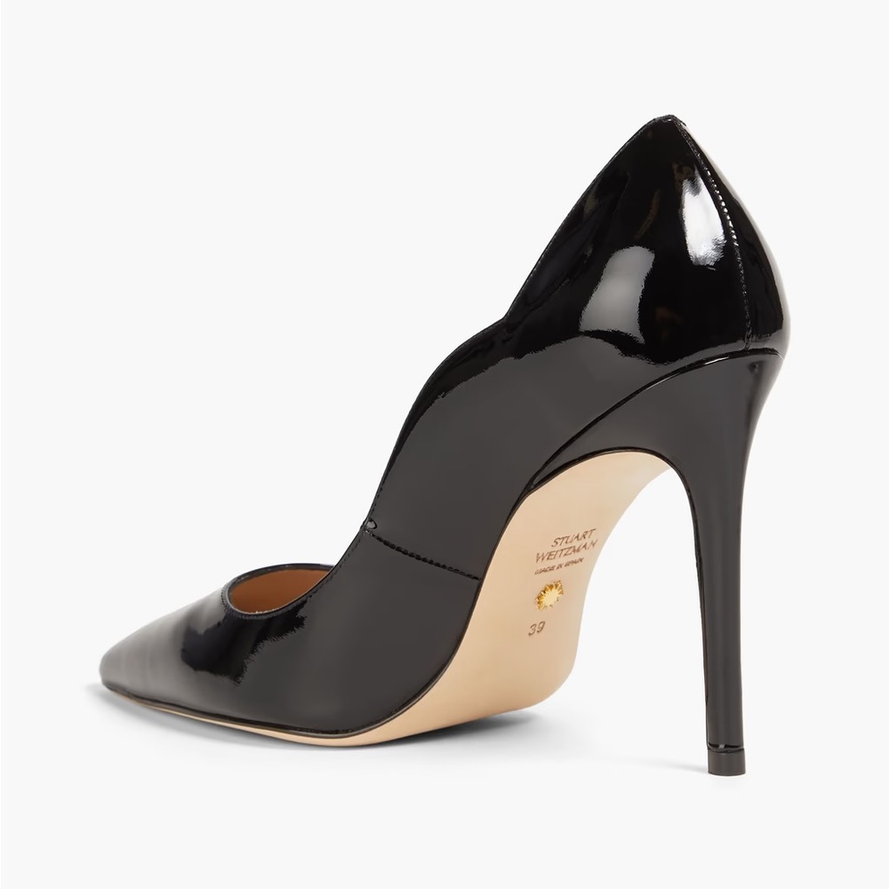 Stuart Weitzman 100 scalloped patent-leather pumps. - Picture 3 of 9